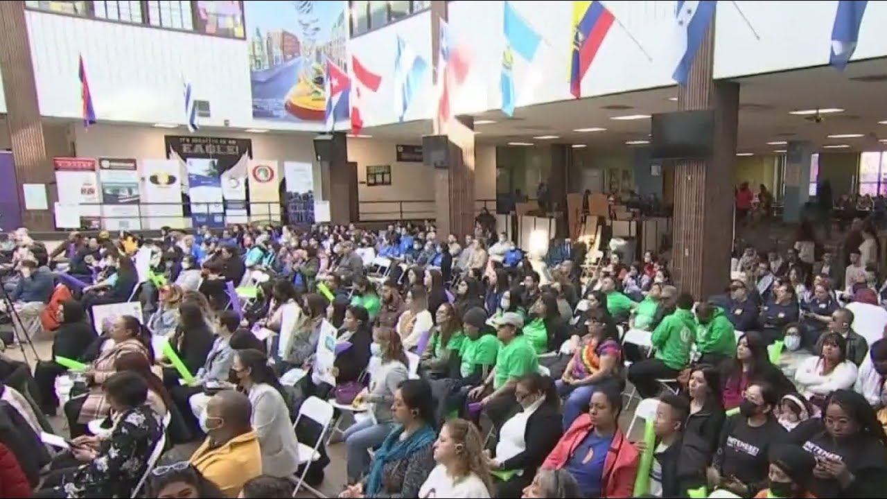Dozens rally for immigrant rights in Chicago