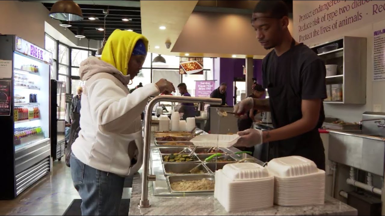 Democratic National Convention unveils list of Chicago vendors for visitors this summer