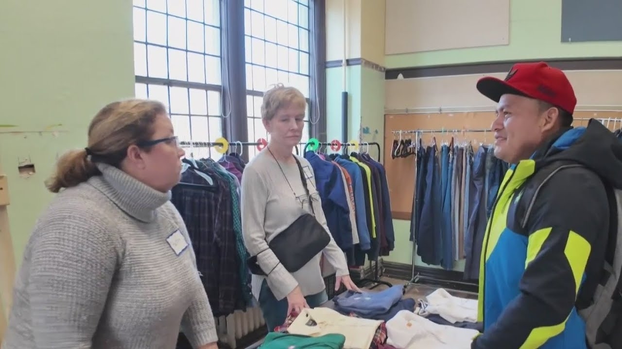 Suburban Chicago volunteers aim to open another shelter for migrant families