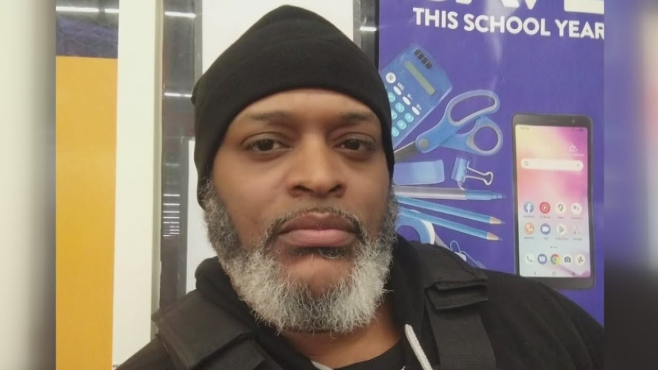 Authorities identify security guard killed inside West Side Chicago dollar store