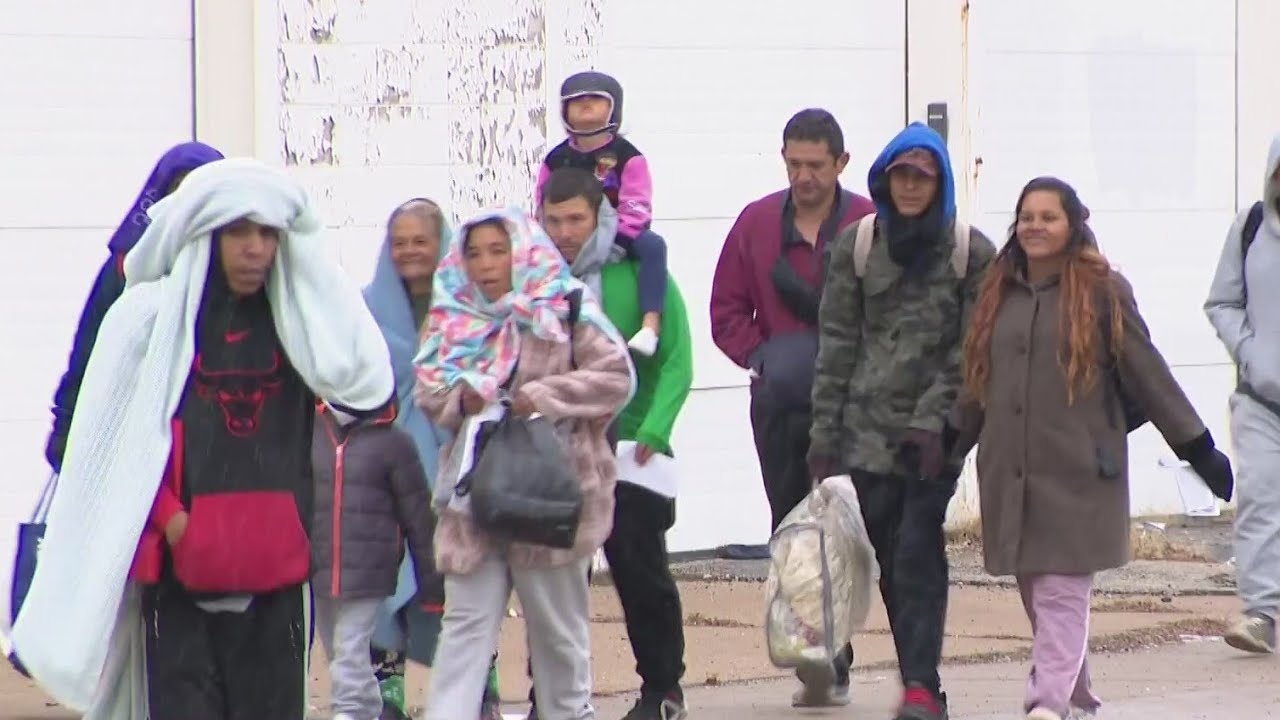 Obtaining work permits remains difficult for migrants in Chicago