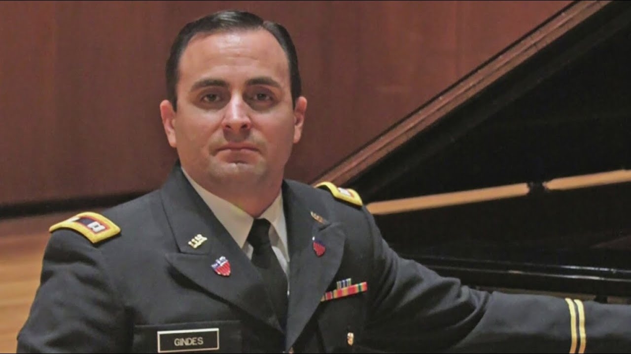 Chicago's Hidden Gems: A concert pianist who serves his country