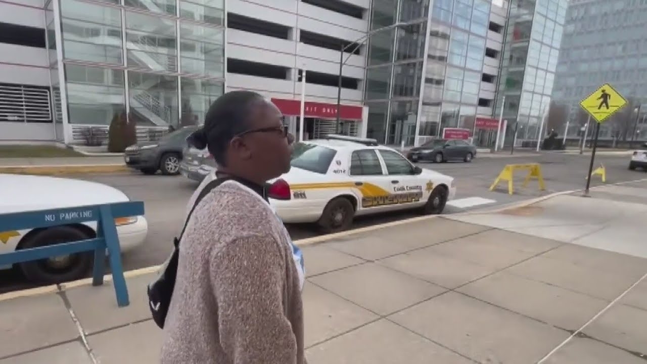 Chicago mom testifies in trial of teen accused of firing stray bullet that killed her son