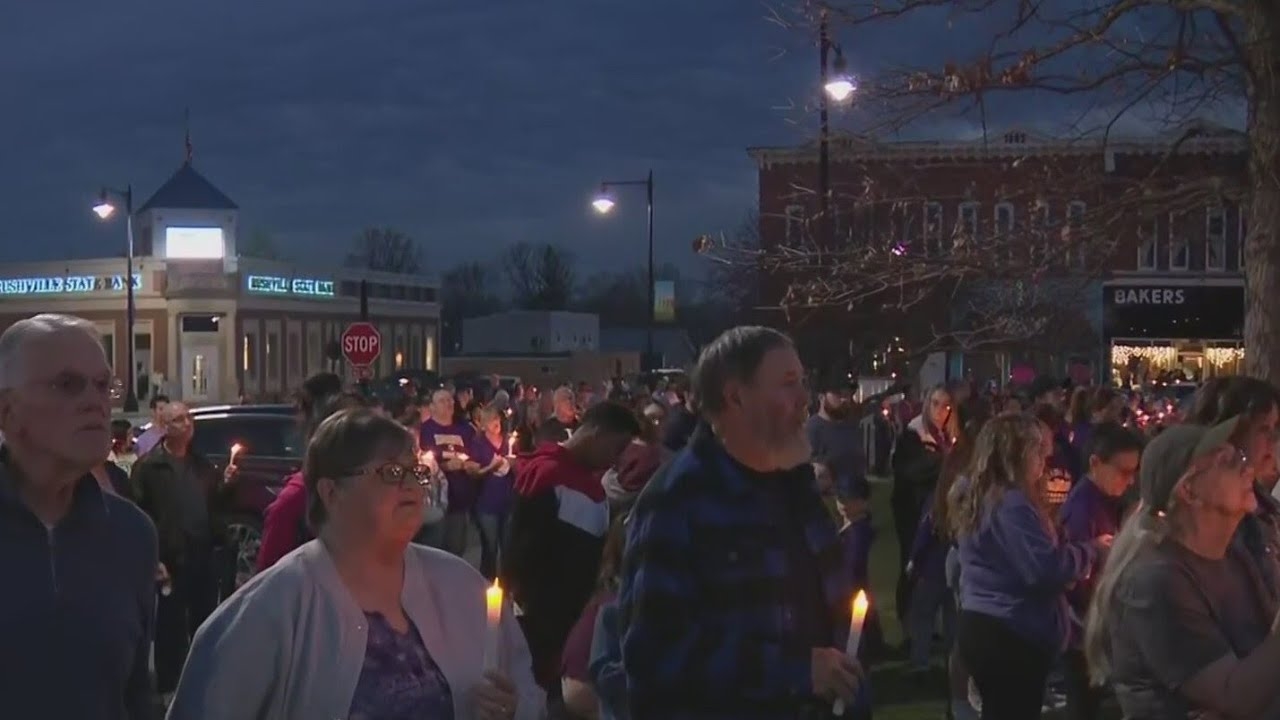 Candlelight vigil held for downstate Illinois crash victims