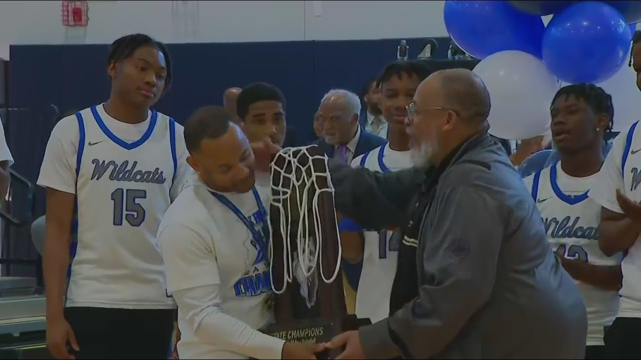 Chicago's Wendell Phillips boys basketball team wins Class 2A state title