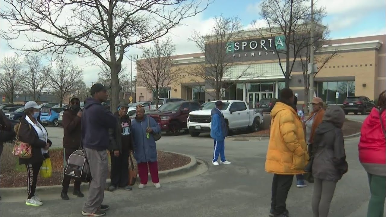 Closing of gym on Chicago's South Side inspires members to take action