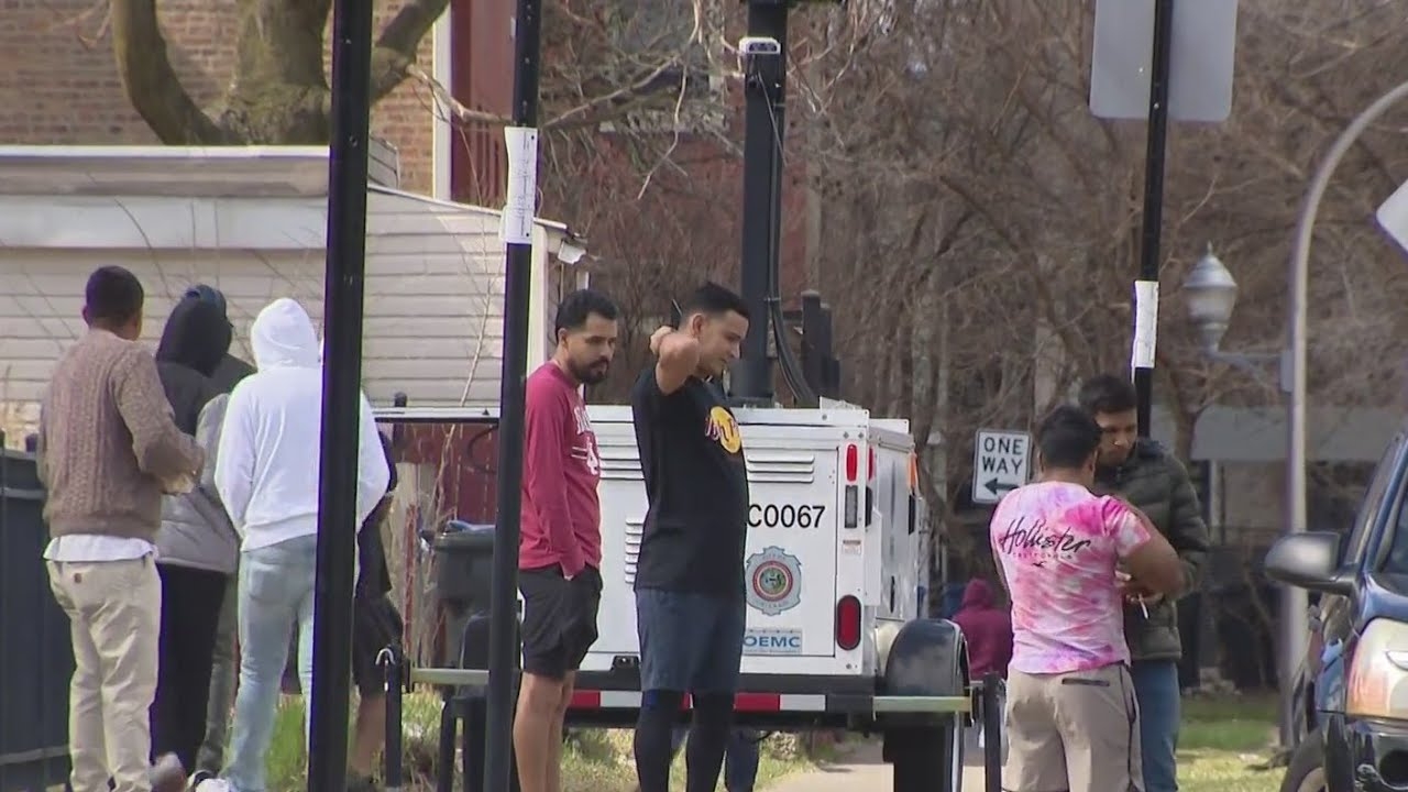 3 migrants evicted, dozens granted extension at Chicago's shelter deadline
