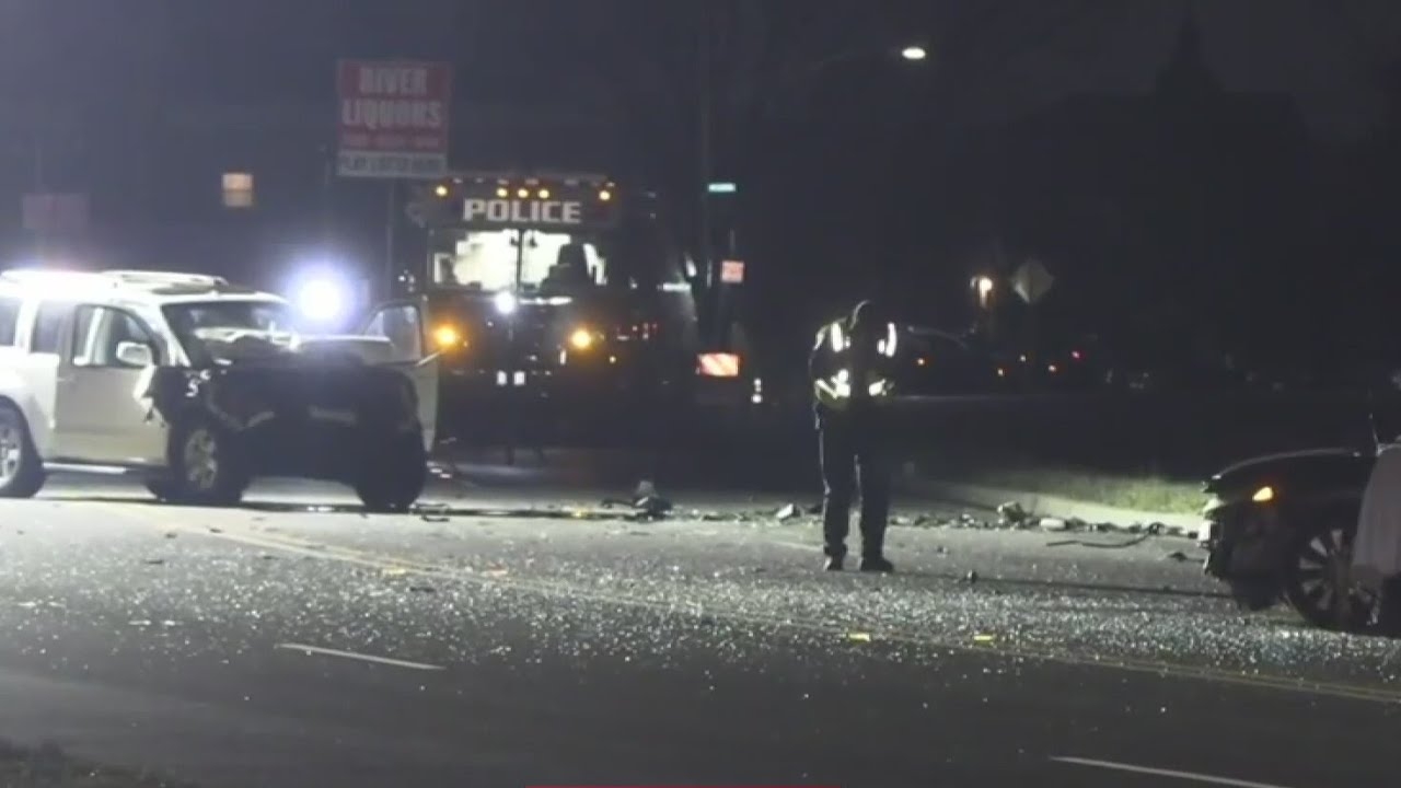 Car crash in Schiller Park leaves 1 dead, 2 hurt