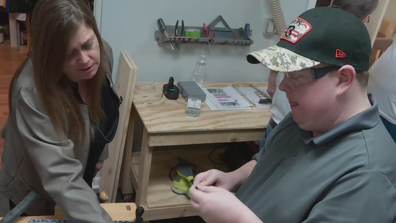Suburban Chicago special needs kids learn life skills at the Doodlebug Workshop