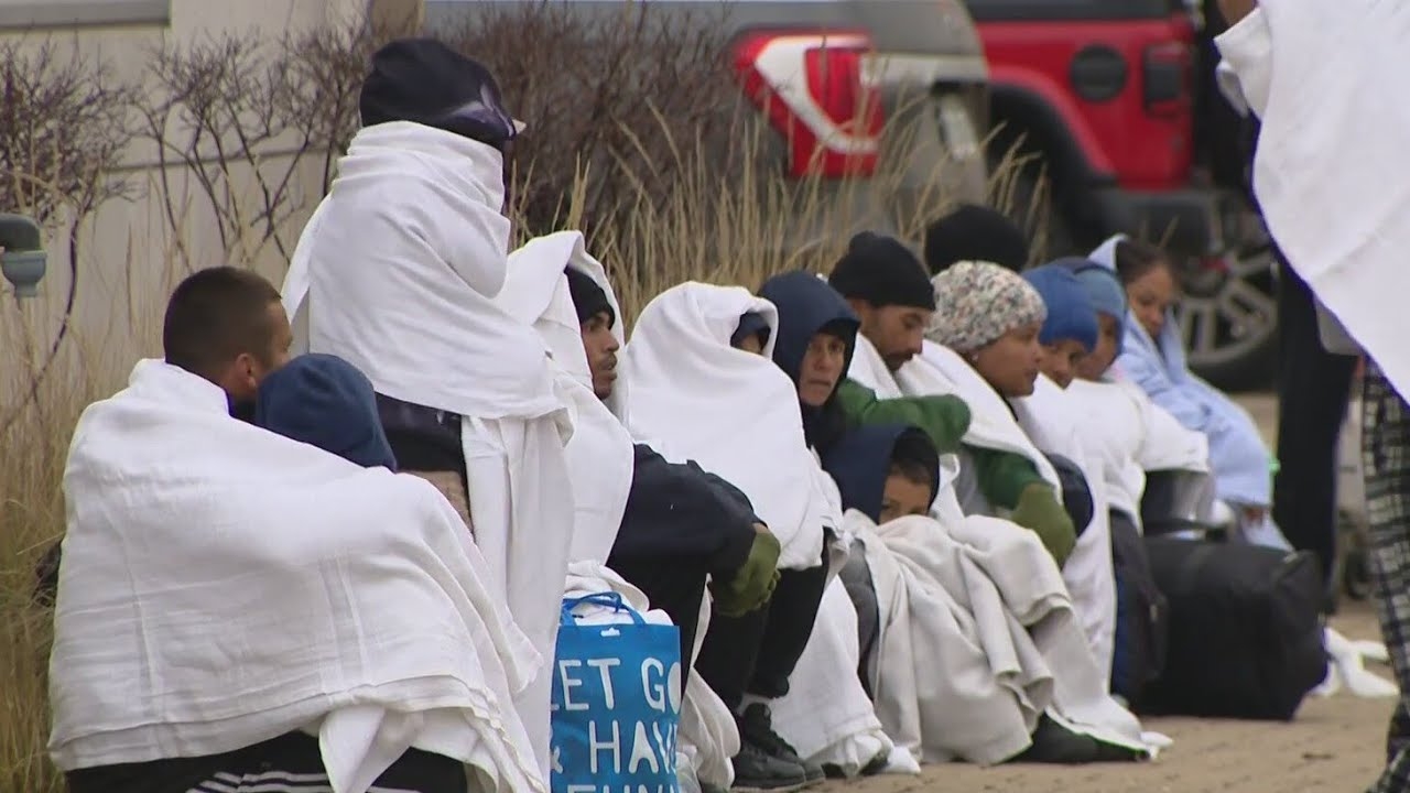 Hundreds of migrants to be moved out of Chicago Park District buildings