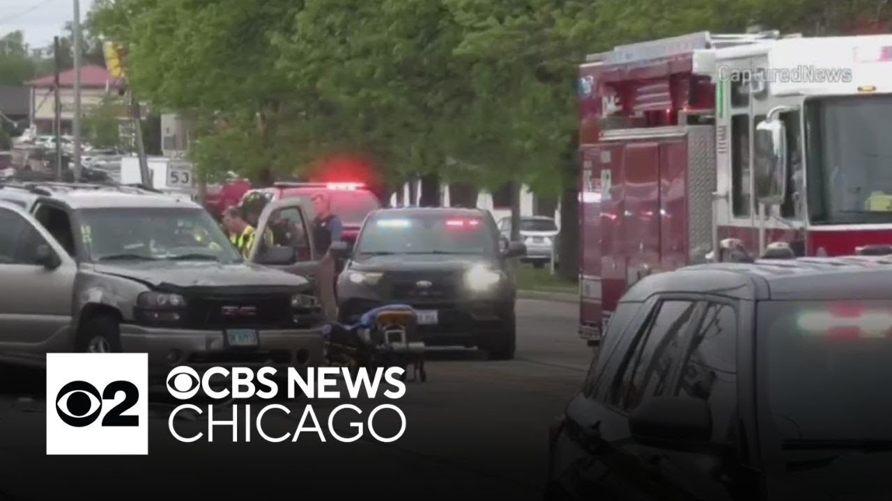 Four people hurt in crash in Chicago's northwest suburbs