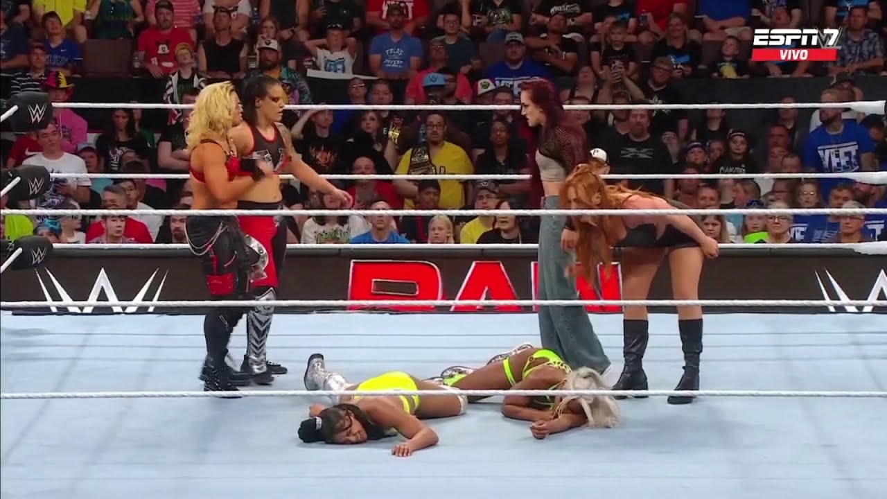 Bianca Belair & Cargill Vs Shayna Baszler & Stark Ttulos en Parejas Parte 2 -Raw 03/06/2024 Espaol