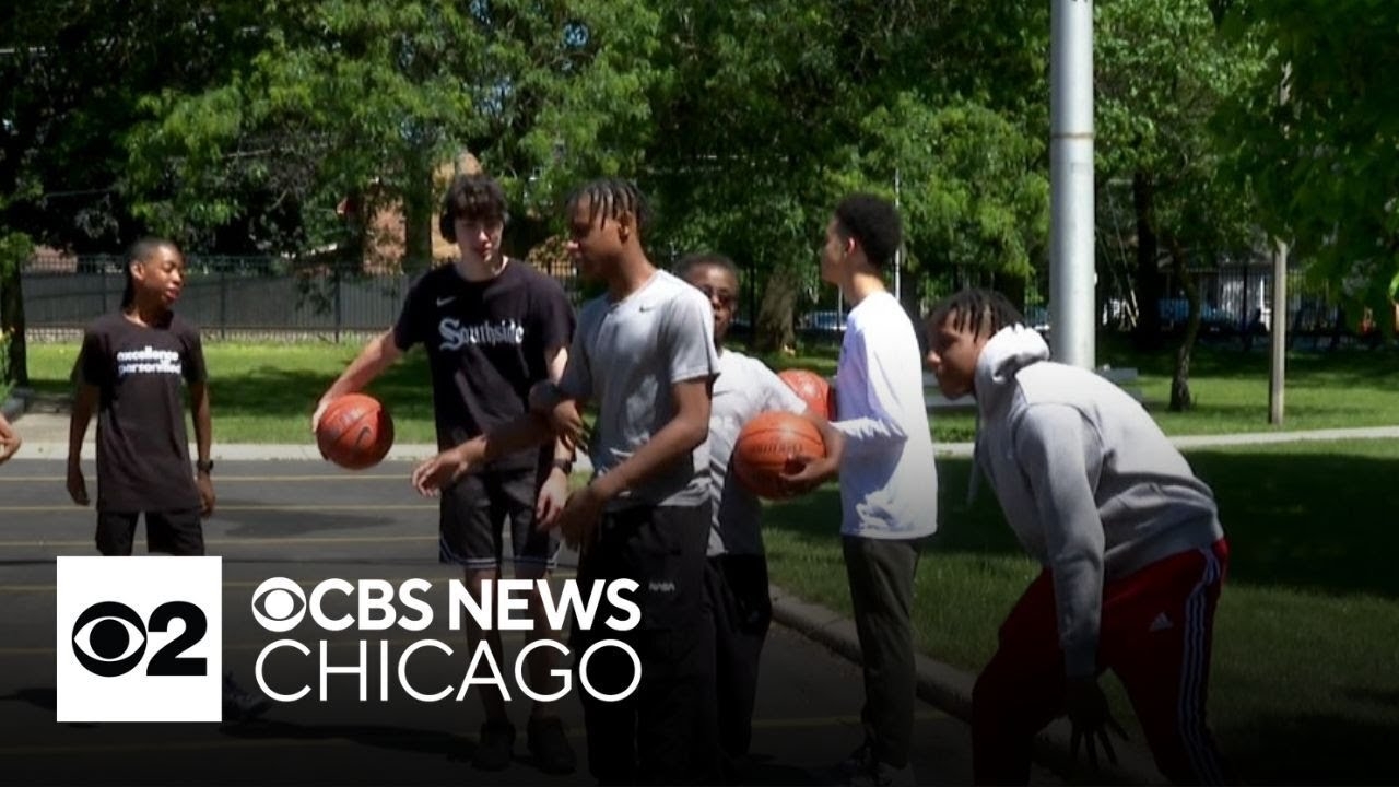 Chicago adults and kids fight to bring basketball courts back to local park