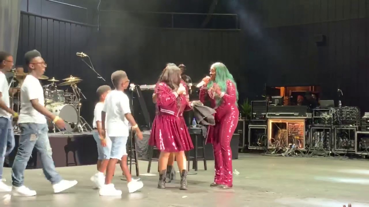 WanMor was brought on the stage by SWV to sing their hit WEAK