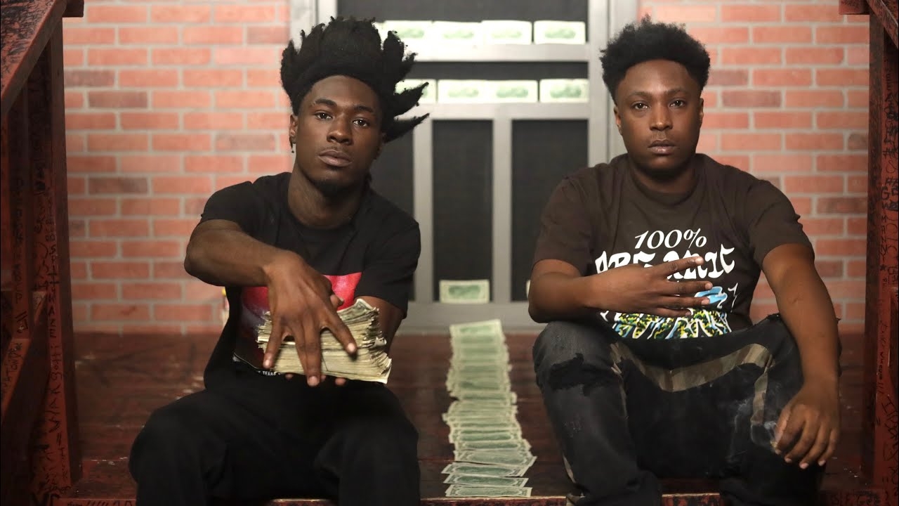Head Blocka Speaks On His 1st Video Middle Man Motion Getting Million Views, Flexing $2 Bills