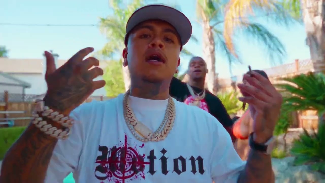 HoodTrophy Bino x Bravo The Bagchaser - Hoodie Up (Official Video)