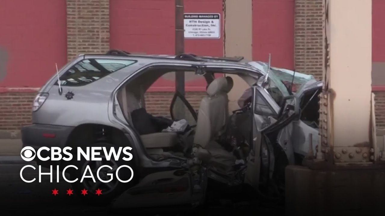 Crash leaves woman dead on Chicago's West Side