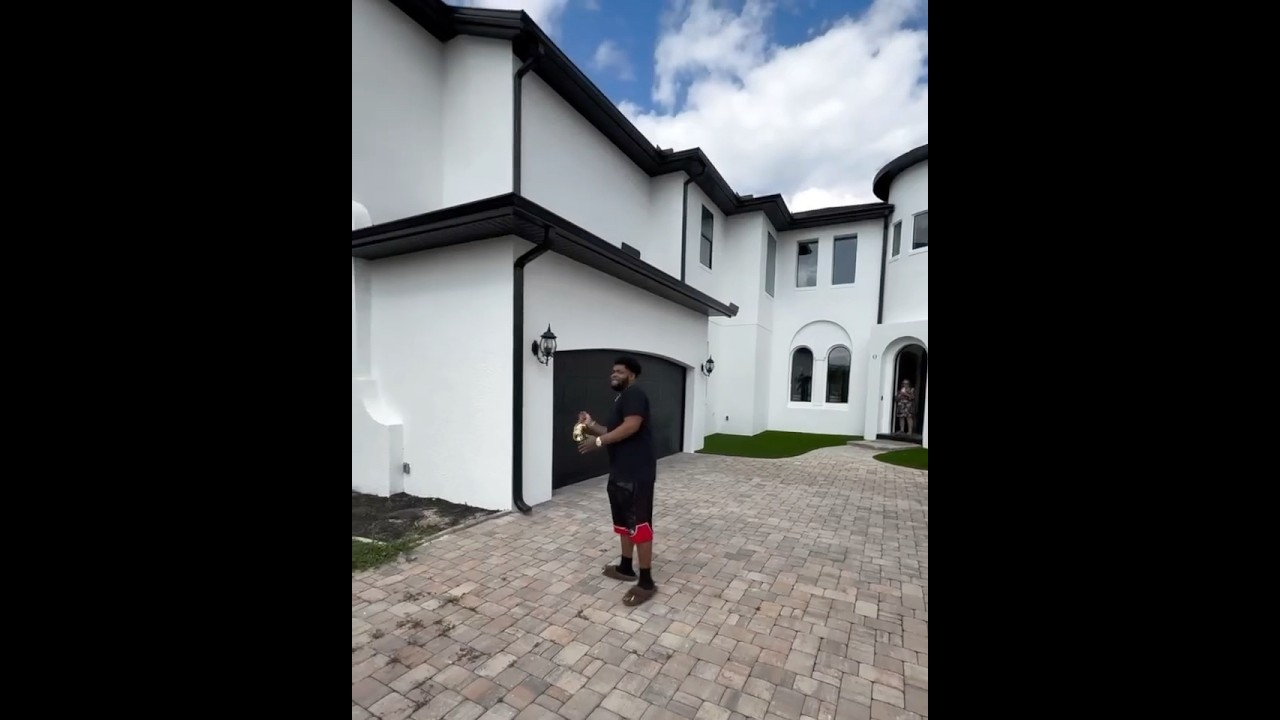 Bossman Dlow Celebrates After Closing On His 1st House!