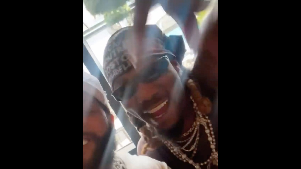 Offset Travels To The DR & Chills WIt Emanuel Herrera Batista!
