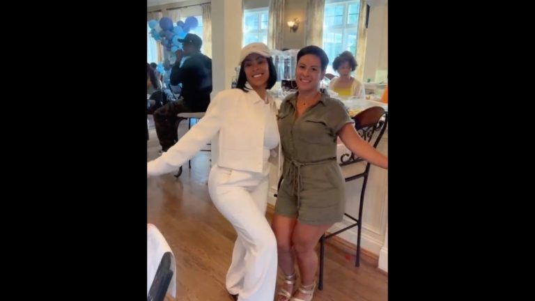 Alexis Skyy And Her Mom Look The Same Age! 