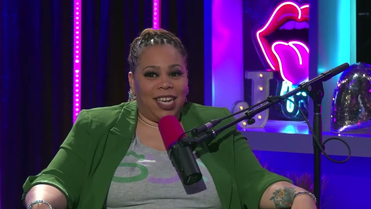 Granny's Mouf Did What? | Scrollin' With Jen & Vee