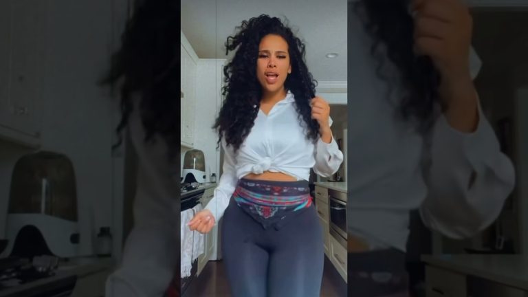 M O O D  Cyn Santana