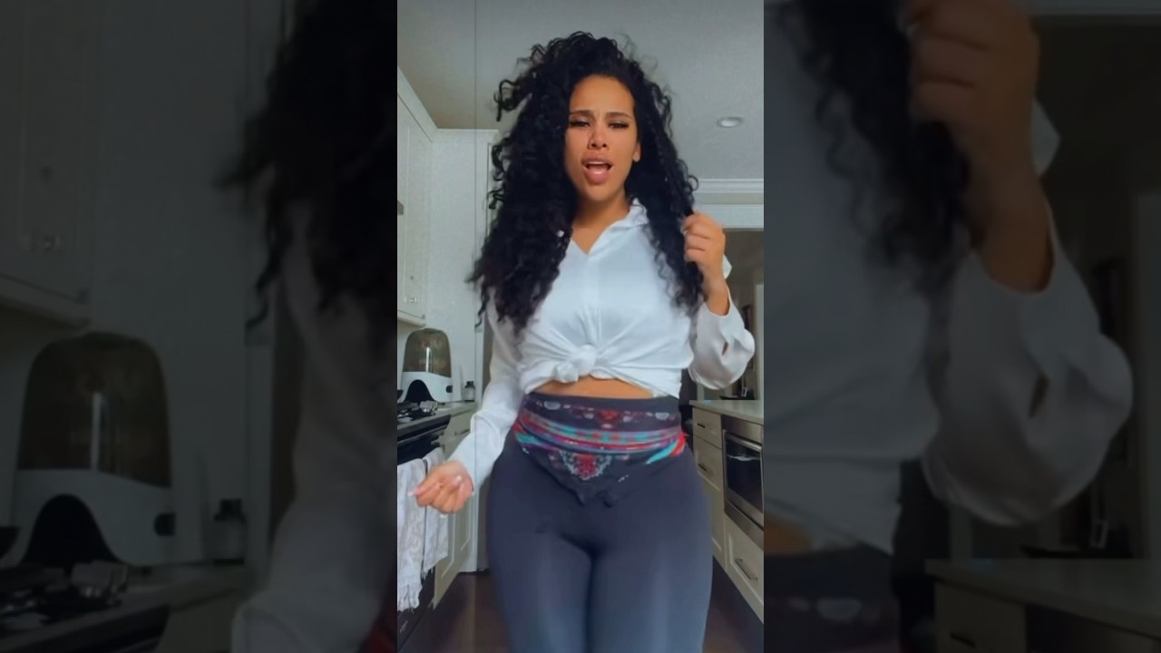 M O O D  Cyn Santana