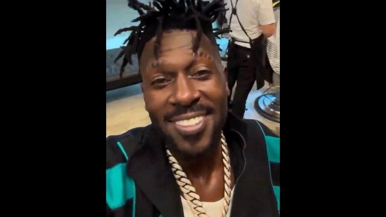 Antonio Brown Is Unbothered By Arrest Warrant While Touring Overseas!